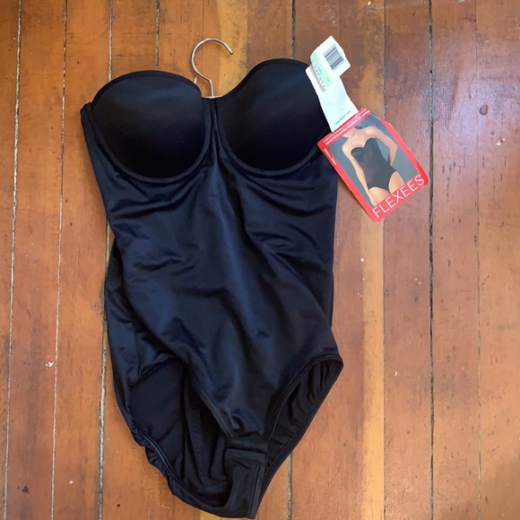 Flexees smooth shaping bodysuit - Picture 2 of 5